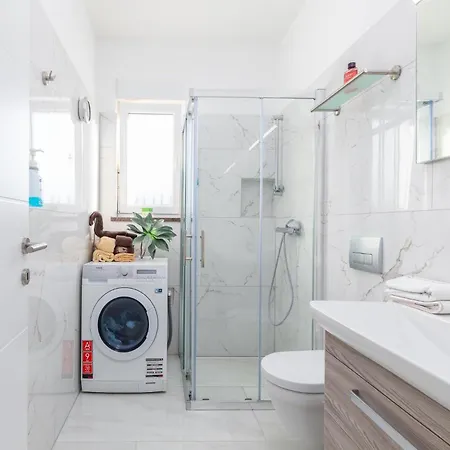 Beautiful In Pula With Jacuzzi