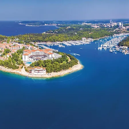 Vikendica Beautiful In Pula With Jacuzzi *