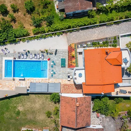 Vikendica Beautiful In Pula With Jacuzzi *