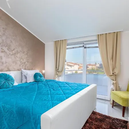 別荘 Beautiful In Pula With Jacuzzi