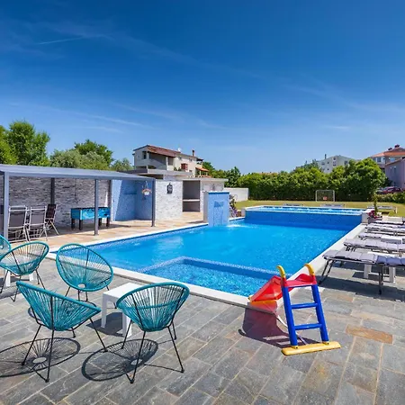 Beautiful In Pula With Jacuzzi Pula