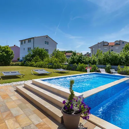 Hébergement de vacances Beautiful In Pula With Jacuzzi Pula