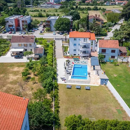 Beautiful In Pula With Jacuzzi * Pula