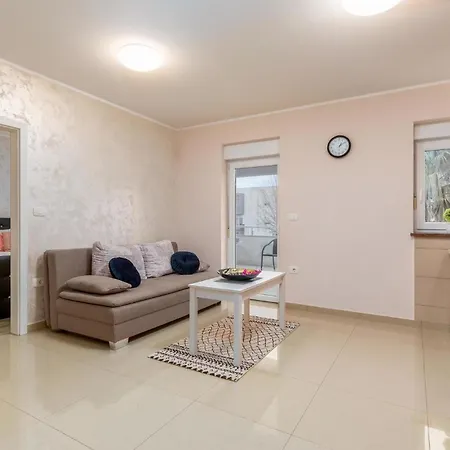 Hébergement de vacances Beautiful In Pula With Jacuzzi Pula