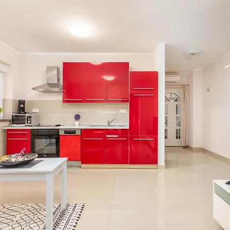 Beautiful In Pula With Jacuzzi * Pula