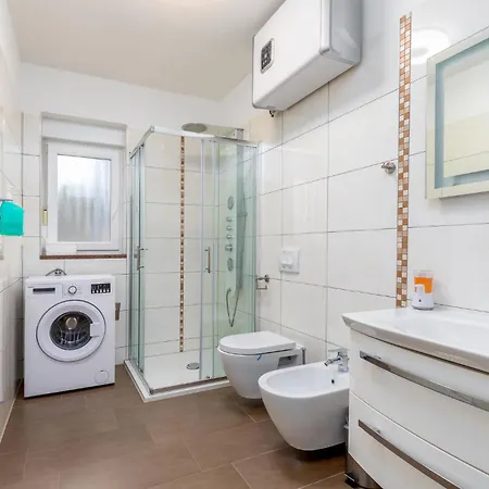 Beautiful In Pula With Jacuzzi Hébergement de vacances Pula