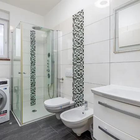 Vikendica Beautiful In Pula With Jacuzzi