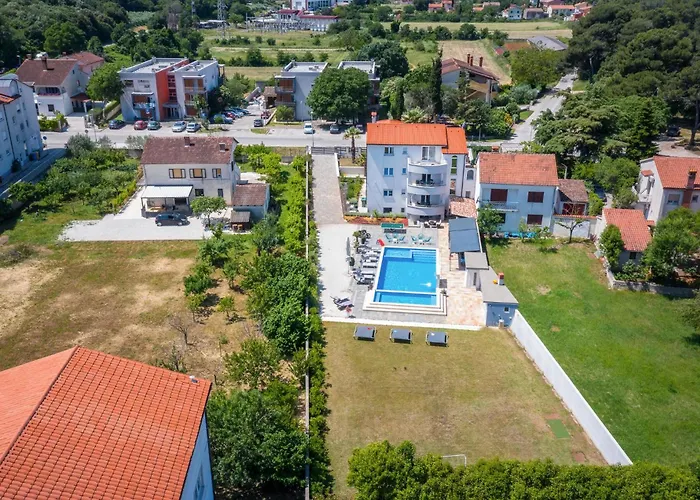 Beautiful In With Jacuzzi * プーラ