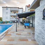 Сasa de vacaciones Beautiful In With Jacuzzi Pula