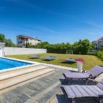 Beautiful In With Jacuzzi Сasa de vacaciones