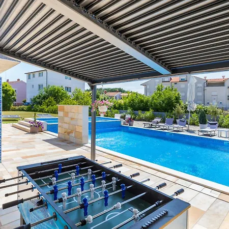 Beautiful In Pula With Jacuzzi