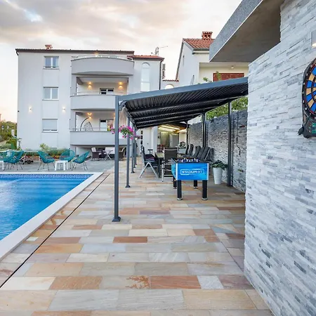 Ferienhaus Beautiful In Pula