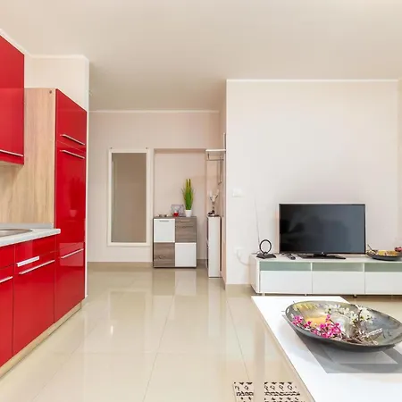 Beautiful In Pula With Jacuzzi 펜션 *