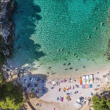 Beautiful In Pula With Jacuzzi *