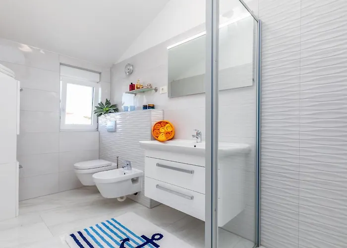 Beautiful In With Jacuzzi Holiday home *