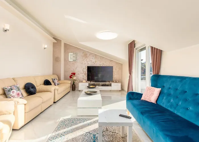 Holiday home Beautiful In With Jacuzzi *
