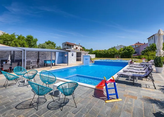 Beautiful In With Jacuzzi Pula