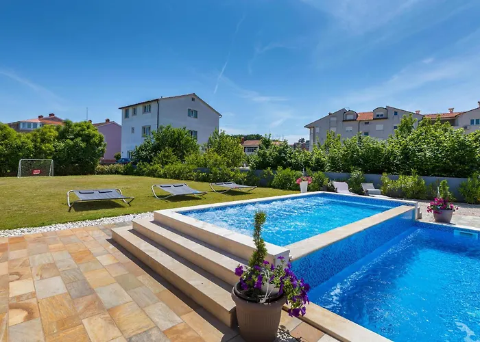 Holiday home Beautiful In With Jacuzzi Pula