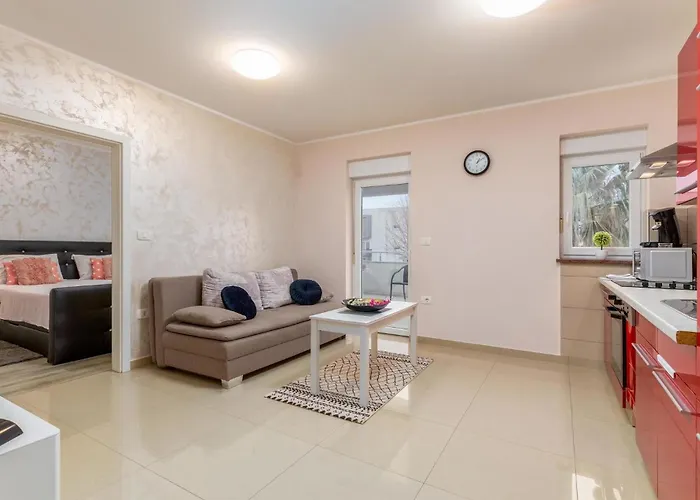 Holiday home Beautiful In With Jacuzzi Pula