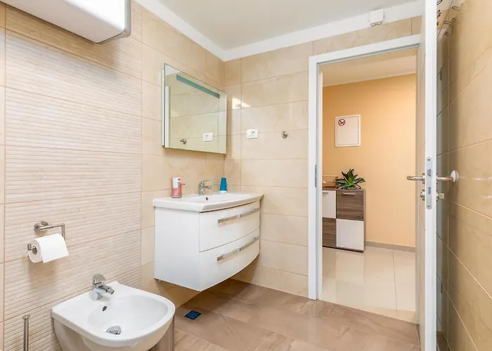 Beautiful In With Jacuzzi Holiday home Pula