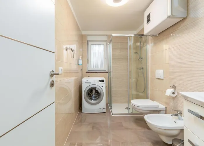Holiday home Beautiful In With Jacuzzi *