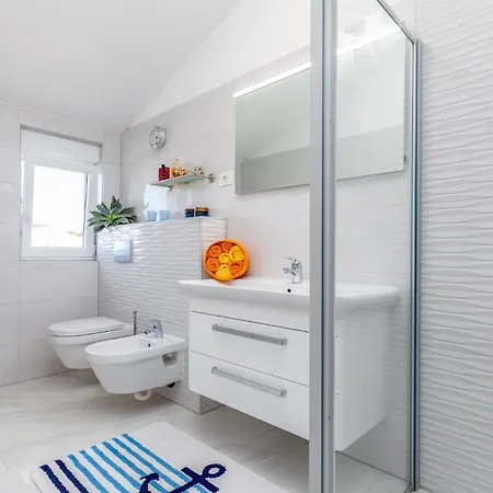 Beautiful In Pula With Jacuzzi Будинок відпочинку *