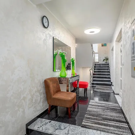 Будинок відпочинку Beautiful In Pula With Jacuzzi Пула