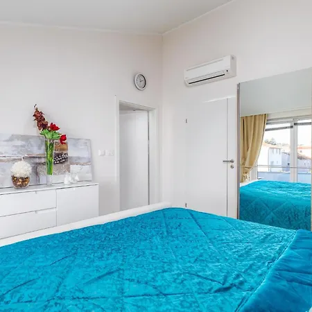 Beautiful In Pula With Jacuzzi * Пула